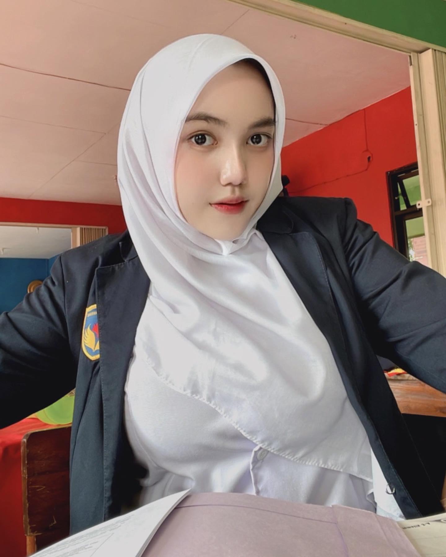 CHAPTER 16 - ULANG TAHUN PERNIKAHAN